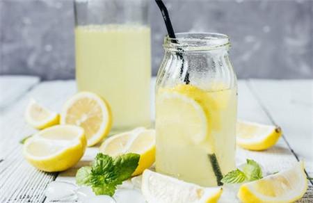 月经期间可以喝柠檬水吗 月经期饮食很重要