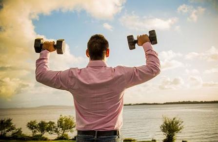 别为了拼命工作不注重健康，经常不运动当心不孕找上门