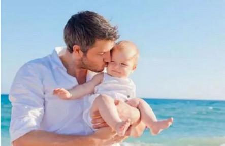 新手爸爸这样和新生儿互动，还能促进宝宝智力发育！