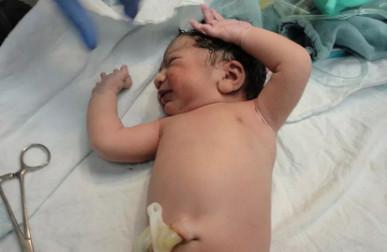 宝宝一直在吐泡泡，是告诉你他得了肺炎！