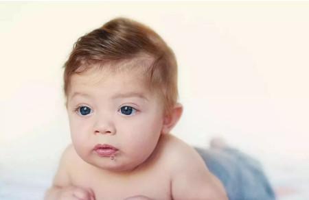 宝宝口水流不停，你应该这样来护理！