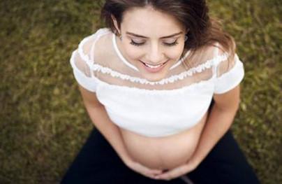 孕妇的睡姿会降低胎儿的颜值吗？