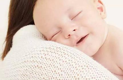 长时间抱宝宝会有危害吗？