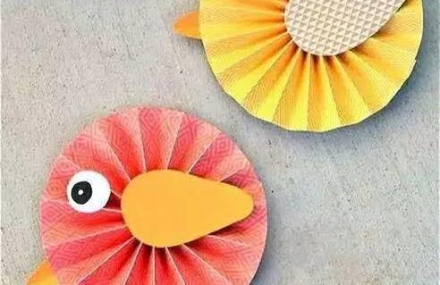 幼儿园圆形纸扇小鸡制作方法
