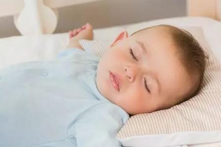 宝宝睡前闹觉怎么办