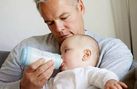 怎么预防宝宝呛奶