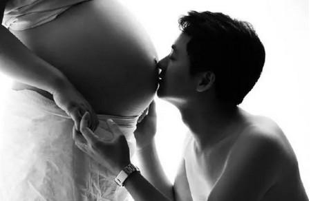 孕妇肚脐突出怎么回事