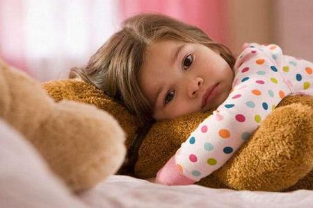 能说话的孩子突然结巴是怎么回事