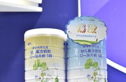 雅士利集团精选优质奶源，让每一微克奶粉都值得被信任！