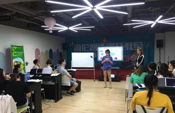 海伦智能钢琴教室，给孩子适龄的音乐教育