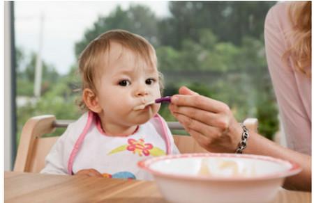 宝宝太早吃成人食物有什么影响