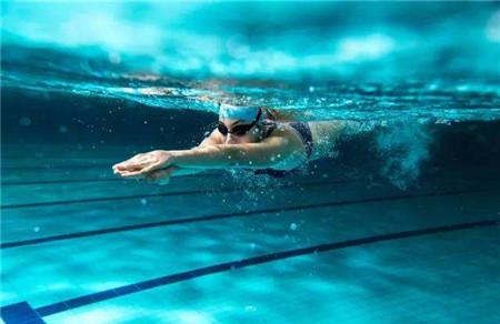 游泳会传染艾滋病吗 艾滋病病毒在水中能生存吗？