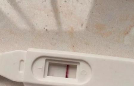 验孕棒第二条颜色浅是怎么回事