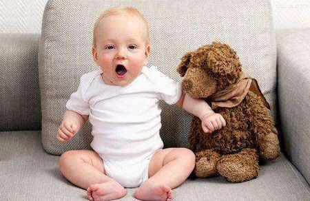 如何根据宝宝的屁来判断其健康状况