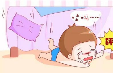宝宝掉下床后该怎么处理