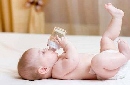 新生儿什么时候开始喝水