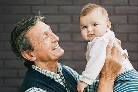 姥姥带孩子到底有哪些好处