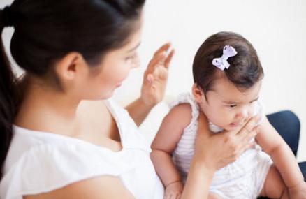 怎么给宝宝止嗝