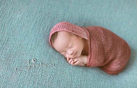 新生儿几个月能用枕头？