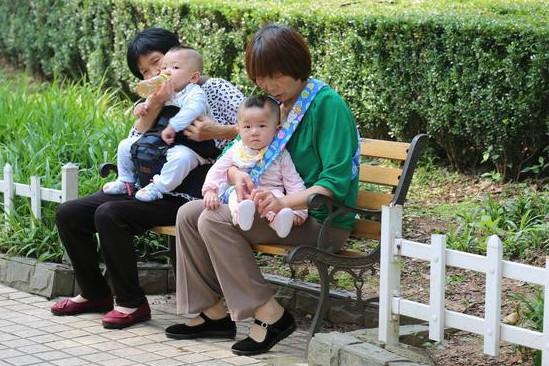 为什么越来越多的孩子是姥姥带的，而不是奶奶？原因很扎心！