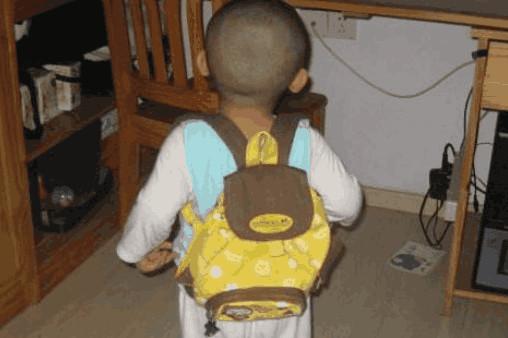 4岁男孩幼儿园失踪, 3天后意外回家, 竟然带回来30万现金