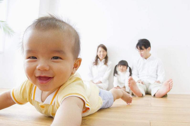 老师为学生布置一道解不开的题，凌晨的时候还在解题，家长怒了