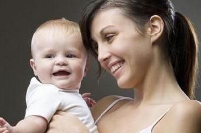 宝宝出生后这三种人最好不要抱孩子，特别是第三种