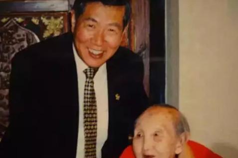 这位妈妈靠做保姆培养出13个博士子女，育儿经却只有15字