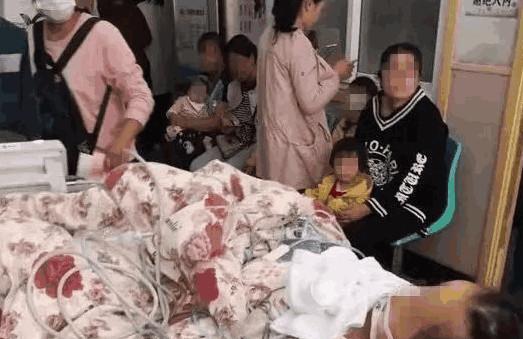 妈妈开车去买菜, 竟然将女儿甩出车厢, 导致女儿被摘除脾脏