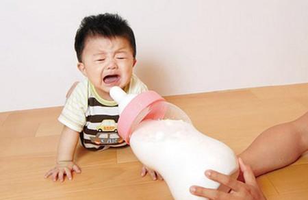 宝宝突然不吃奶是怎么回事