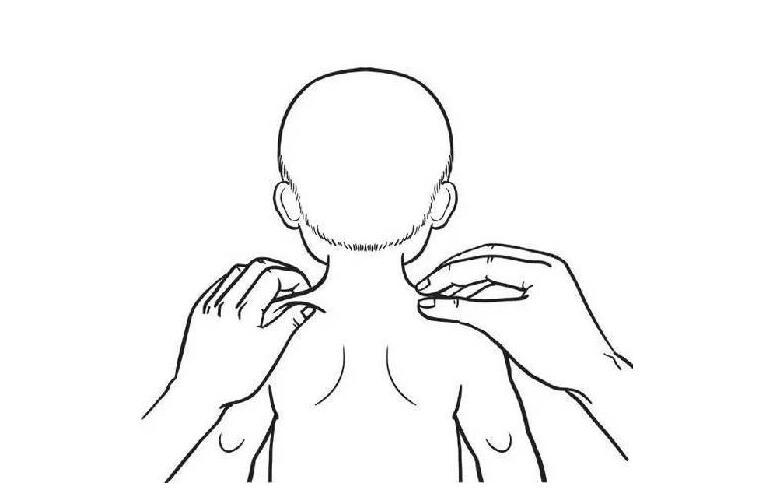 小儿推拿拿肩井的手法