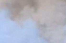 俄一名学生向学校投掷烟雾弹 近400人被迫