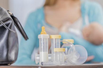 亲喂好还是瓶喂好