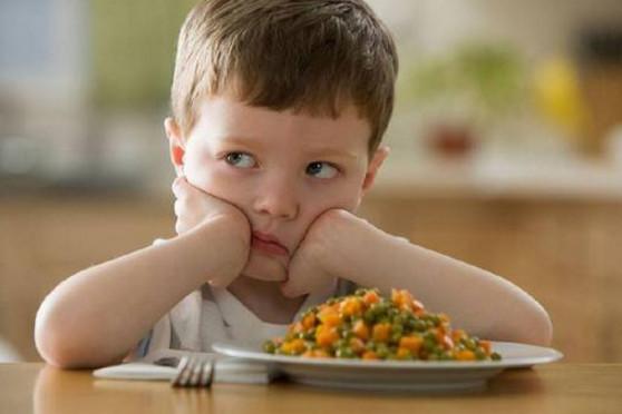 妈妈们不要心软, 宝宝3岁前需要戒掉这四样东西