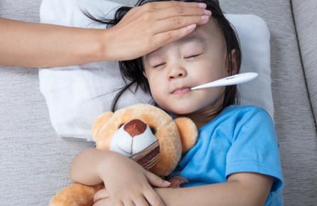 孩子发高烧时不能吃什么食物
