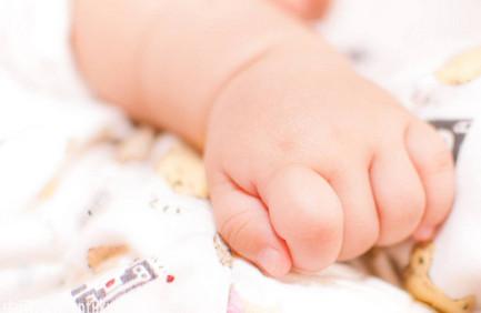 宝宝手脚冰冷是什么原因