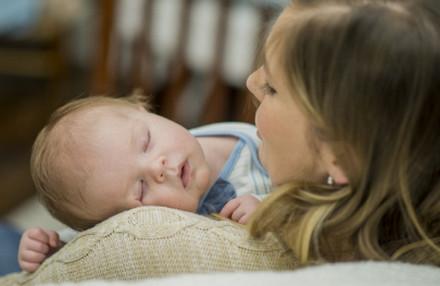 宝宝睡觉不踏实频繁夜醒是什么原因