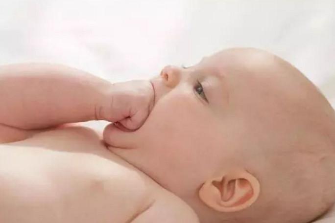 宝宝咬下嘴唇竟是为了给父母这4个暗示！你居然连一个都不知道？！