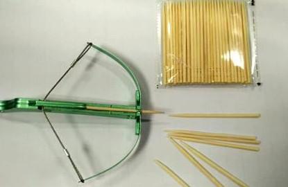 包头一小学生被牙签弩射伤左眼致残 家长状告