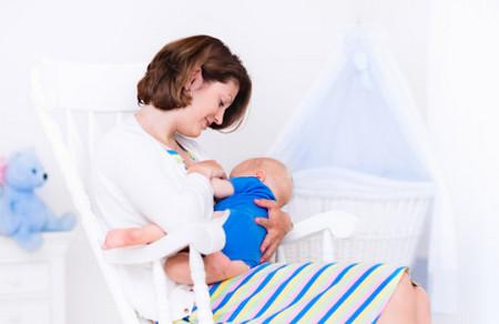 新生儿多久喂一次奶？