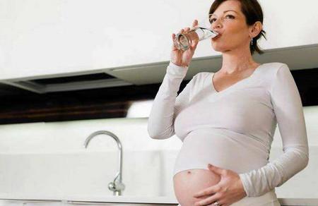 孕妈喝水也有讲究