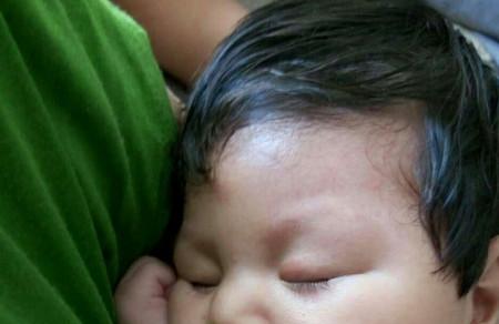 搂着宝宝睡有哪些坏处