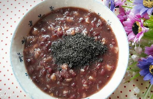 黑芝麻紅豆銀耳燕麥粥 補血養顏的秋季暖心甜品