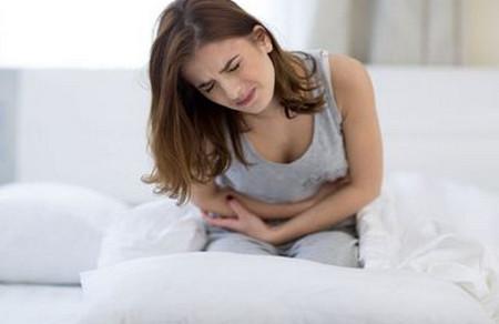 经期前乳房胀痛是何故？