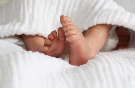 新生儿发育缓慢是什么原因