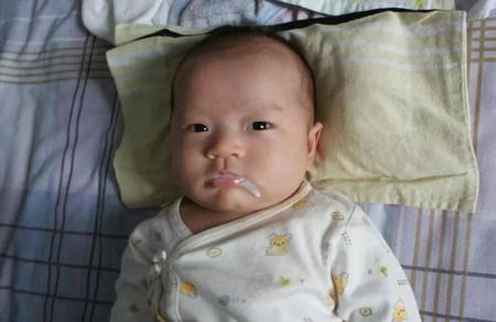 新生儿吐奶需要重视的原因有哪些