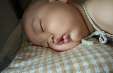 宝宝每天的睡眠时间多长