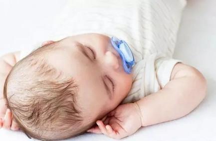 给新生儿母乳喂养能经常干预吗？
