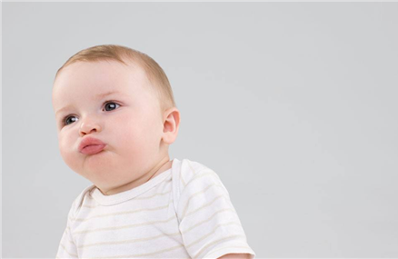 宝宝的长相遗传谁的 宝宝跟谁长得比较像呢？