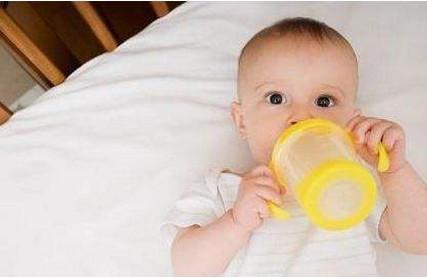 新生儿到底需要不要喝水？！